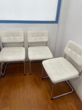 Silla blanca moderna
