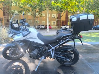 Moto Triumph 900 Tiger pro