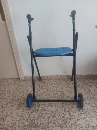Andador Plegable con Asiento y Ruedas
