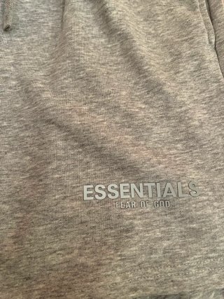 Pantalón corto gris ESSENTIALS