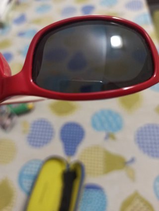 Gafas de sol Polaroid para niño rojas