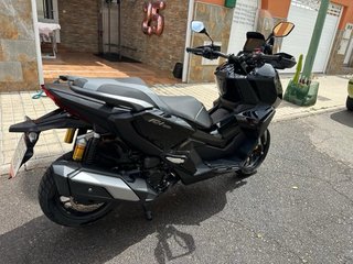 Honda ADV350 Maxi Scooter Negra