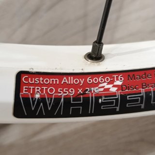 Llanta delantera 26"