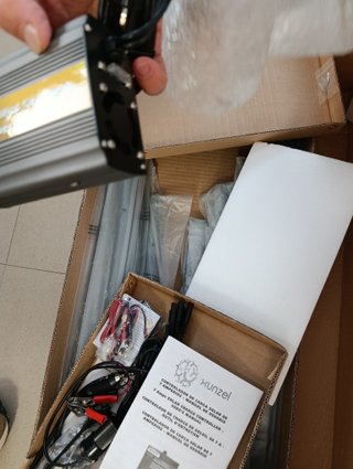 Placa Solar Xuncel 35x90 cm 200 W Kit instalación