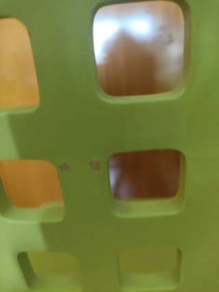Silla de madera  juvenil verde con ruedas