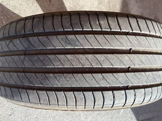 Neumático 225/55R18