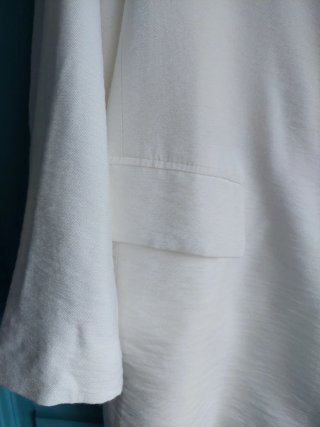 Chaqueta blanca roto