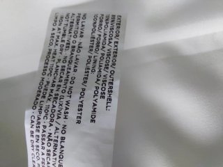 Chaqueta blanca roto
