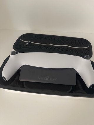PS5 Blanca con funda
