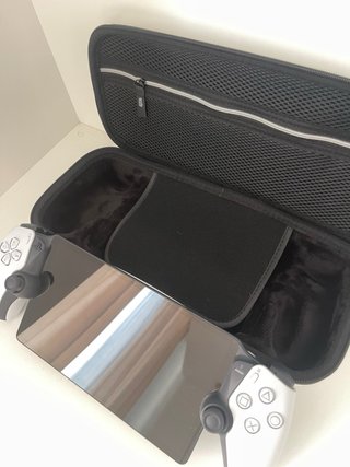 PS5 Blanca con funda