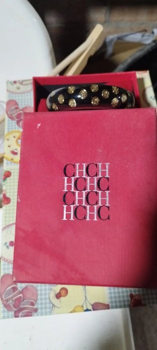 Pulsera Carolina Herrera CH Negra Dorada