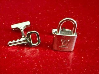 Gemelos Louis Vuitton Llave y Candado Plata