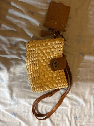 Bolso de rafia tejido con detalles en piel