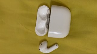 Airpods 4 Blancos falta el derecho