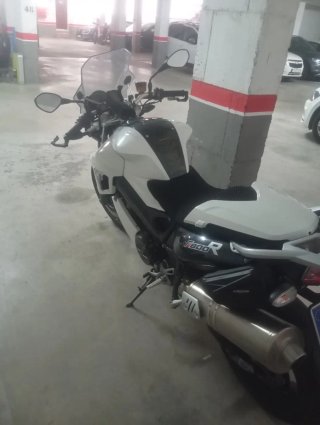 BMW F800R Blanca y Negra