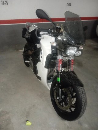 BMW F800R Blanca y Negra