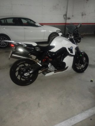 BMW F800R Blanca y Negra