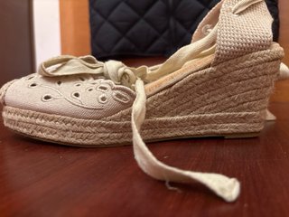 Zapatillas de tela beige talla 40