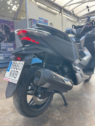 Honda Forza 300 Maxi Scooter Negra/Gris