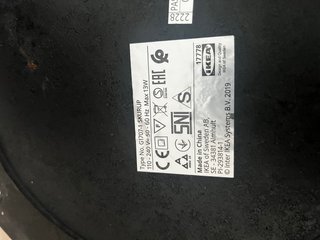 Lámpara de pie IKEA SKURUP negra