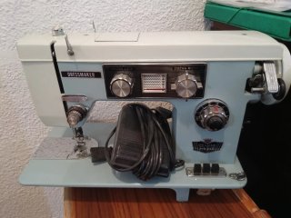 Máquina de coser Dressmaker Deluxe Zig Zag