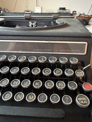 Máquina de escribir Olivetti Studio 46