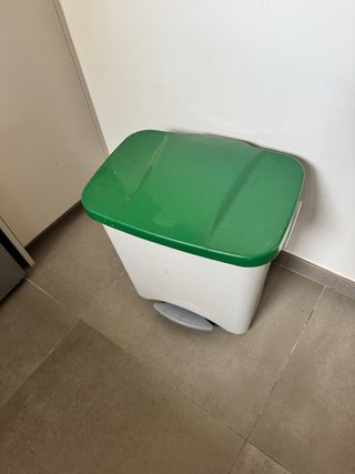 Cubo basura grande pedal verde y blanco