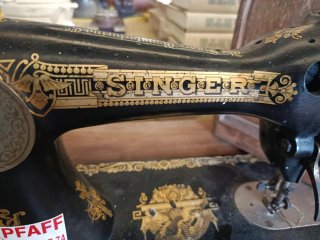 ANTIGUA MAQUINA DE COSER SINGER