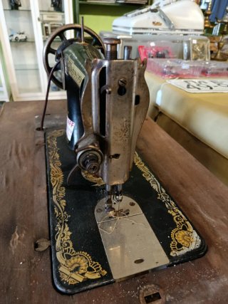 ANTIGUA MAQUINA DE COSER SINGER