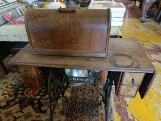ANTIGUA MAQUINA DE COSER SINGER