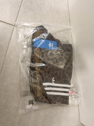 Pantalón corto Adidas estampado leopardo