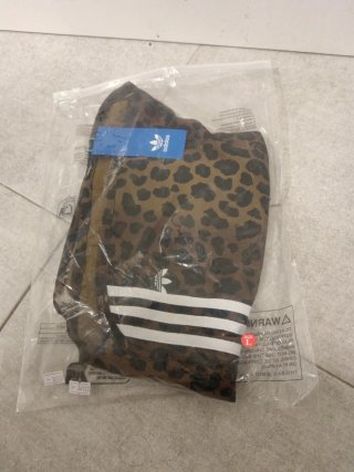Pantalón corto Adidas estampado leopardo