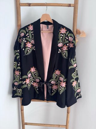Chaqueta kimono bordada floral