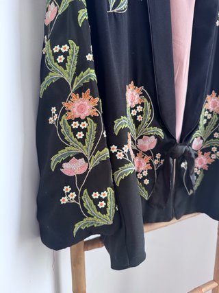 Chaqueta kimono bordada floral