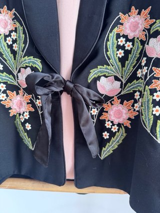 Chaqueta kimono bordada floral