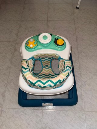 Tacata infantil con mesa de juegos