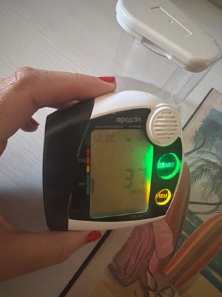 Tensiómetro digital de muñeca