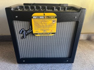 Amplificador Fender Mustang I V.2