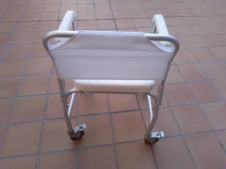 Silla de ducha con ruedas