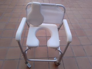 Silla de ducha con ruedas