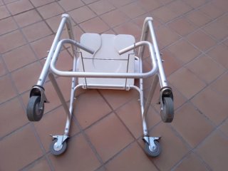 Silla de ducha con ruedas