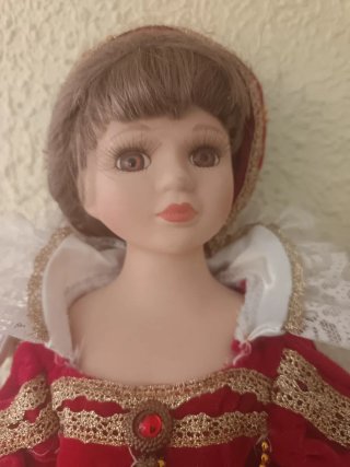 Muñeca de Porcelana Coleccionable Vestido Rojo
