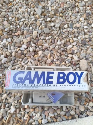 Nintendo Game Boy con caja