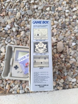 Nintendo Game Boy con caja