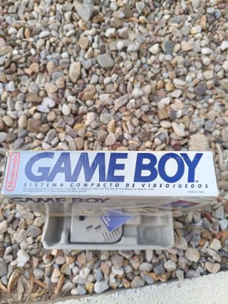 Nintendo Game Boy con caja