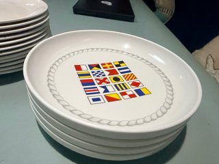 Set di stoviglie in melamina con design di bandiere nautiche