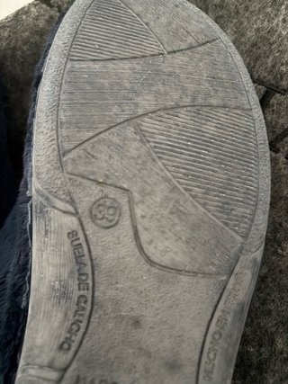 Zapatillas de casa con corazón y café