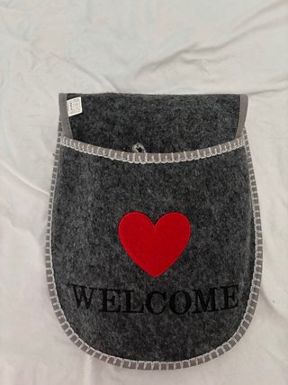 Zapatillas de casa con corazón y café