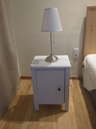 Mesitas de noche 2+2 lamparas de Noche IKEA Blanca