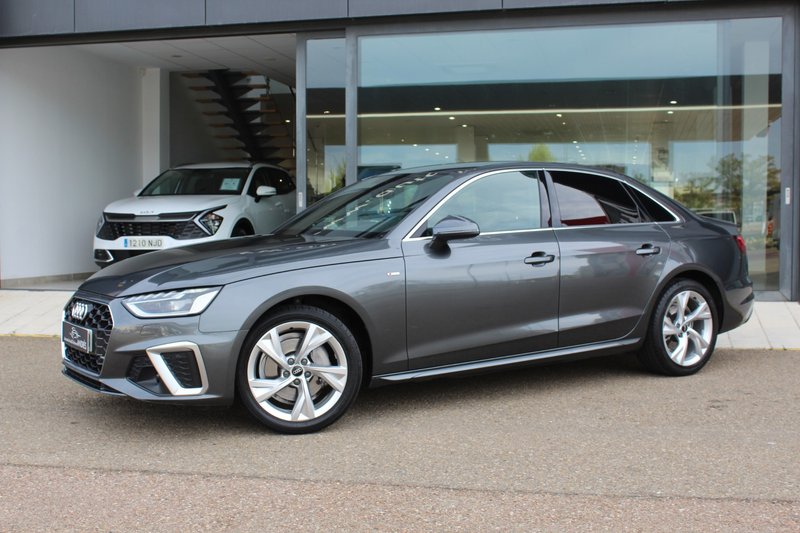 Audi A4 2023, foto 2